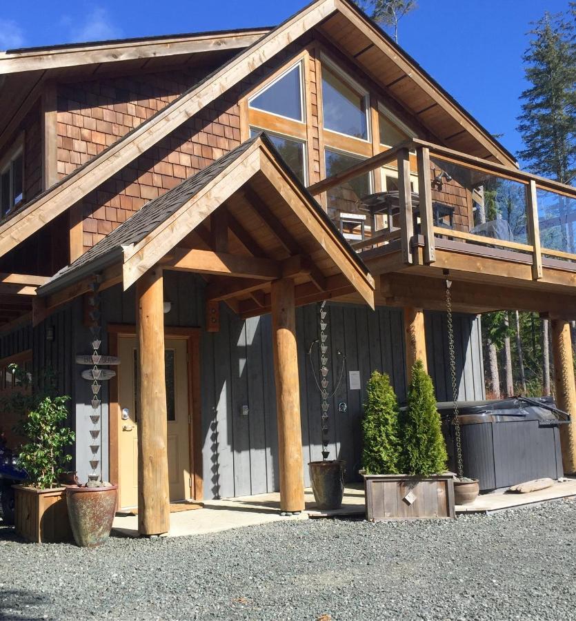 Black Bear Guesthouse Tofino Exterior photo